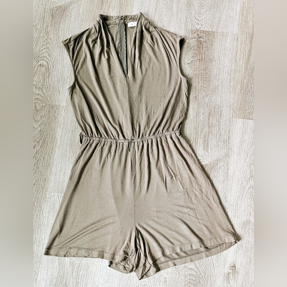 Size 4 Olive Calvin Klein Romper